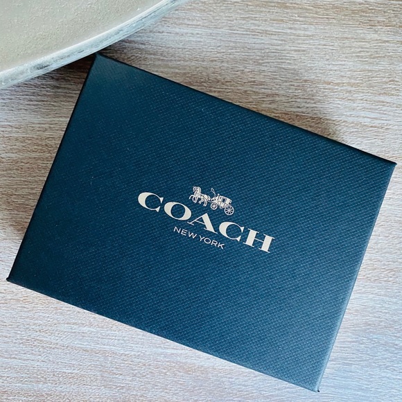 Authentic Coach Mini Skinny Id Case - Picture 2 of 4